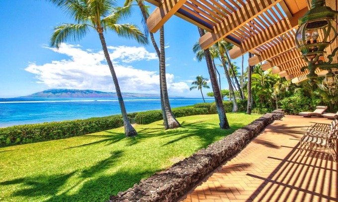 Historic Lahaina Front Street Casa | K B M Resorts BAY-35 - Presidential 5bd, 5ba beach-front estate, air conditioning, steps to ocean
