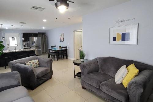 Las Vegas Casa | K - Fully remodeled and professionally decorated