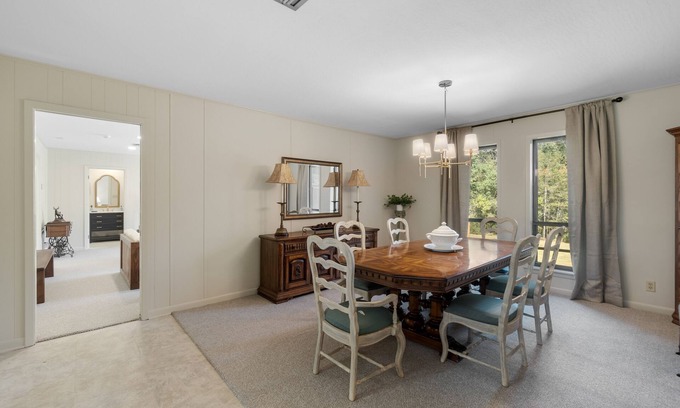 Hattiesburg Casa | K K’s Hideaway—pond/pool table