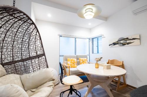 Adachi Apartamento | K's Casa西新井 駅徒歩4分 ディズニー車26分 56m2 ハンギングチェア 下町の快い暮らし
