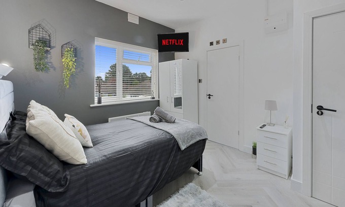 Hanger Hill Apartamento | K Suites - Stunning Central 1 bed w/free parking