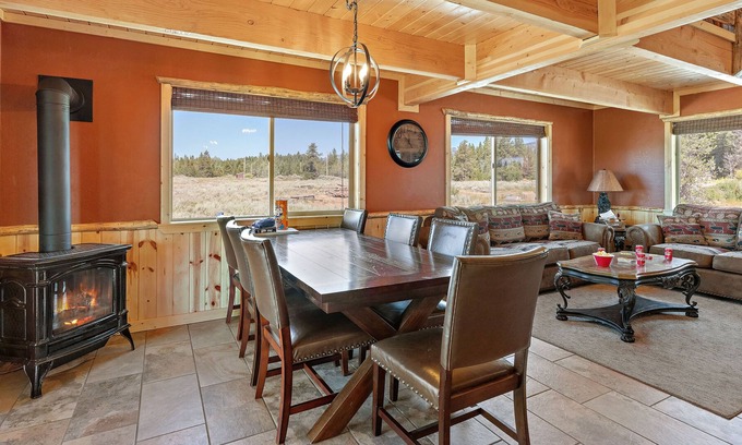 Island Park Cabina | KABINO: Foosball Toy Shed Big Driveway FirePit WiFi Grill