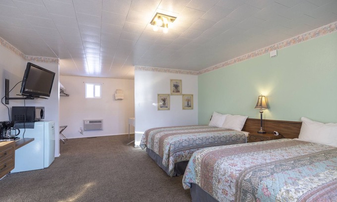 Frontier Casa | KABINO: Fossil Butte Motel #05 2QueenBeds A/C Mini Fridge Microwave Cable Wifi