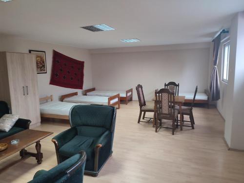 Arilje Casa | Kacara