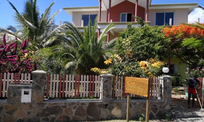 Coromandel Casa | Kafé Marron: Guesthouse, 100m from beach. 4 rooms for rent, half-board option