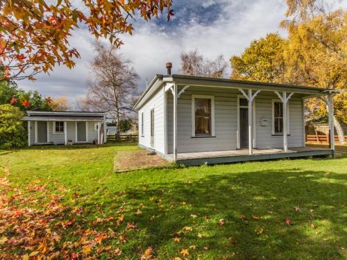 Rangataua Casa | Kaha Cottage - Rangataua Holiday Home