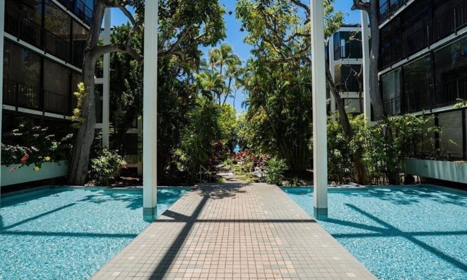 Waialae Iki Condominio | Kahala Beachfront Unique Bohemian Home