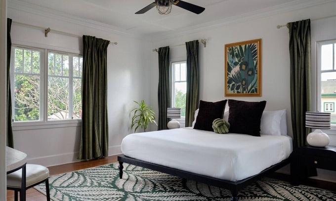 Wailuku Cama Y Desayuno | Kahili Suite - Historic charm meets Luxury