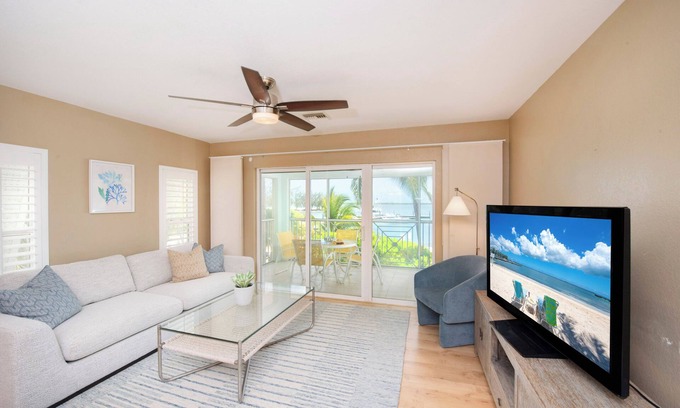 Rum Point Casa | Kaibo Escape: Waterfront Condo w/Communal Pool & Hot Tub, Walk to Restaurants & Starfish Point