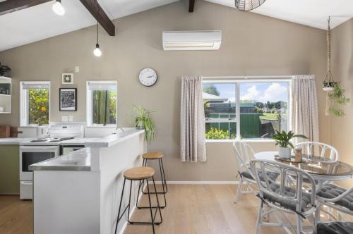 Nukuhau Casa | Kaihua Cabin, Modern 3BR With Mt Tauhara Views
