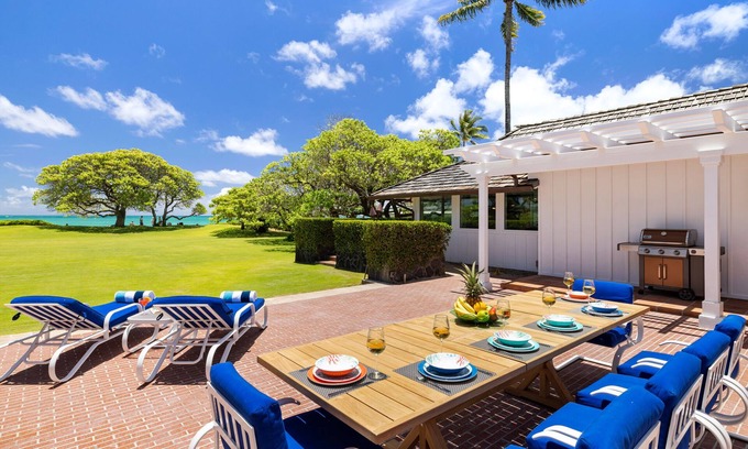 Kalama Tract Casa | Custom, Renovated Kailua Beach Front w/pool - Best Location on the Bay!