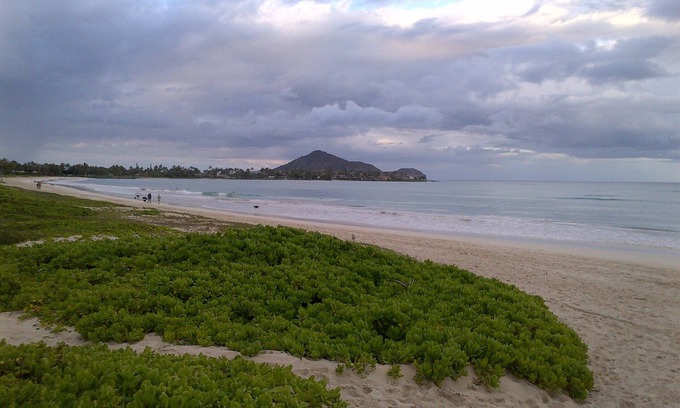 Kailua Casa | Junto a la playa de Kailua, 2 casas frente a la playa, 2 camas / 2 baños, capacidad para 8 personas, vistas al océano y Mtn