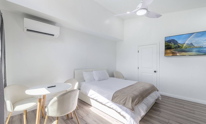 Keolu Hills Apartamento | Kailua Studio - Walk to Beach, Parking + WiFi, A/C