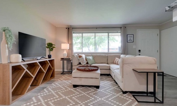 Reynoldsburg Casa | Kaiser Coop - 3 BR 2BA, single-family home