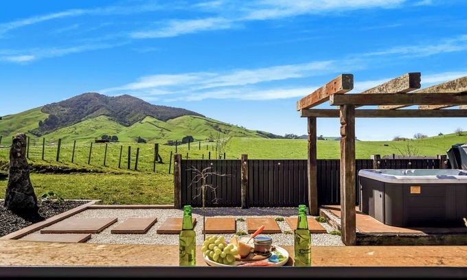 Otorohanga District Casa | Kakepuku View and Spa Retreat - Te Awamutu