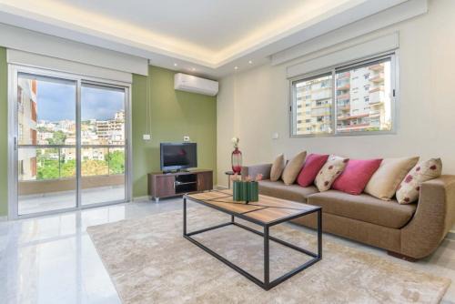Antelias Apartamento | Kali - Charming 2-BR Apt & Balcony in Antelias