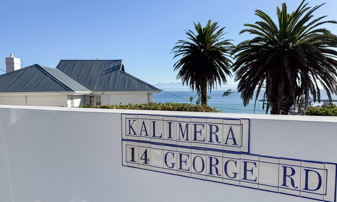 Mossel Bay Villa | Kalimera Beach House Mosselbay Walking distance to beach, stunning sea views