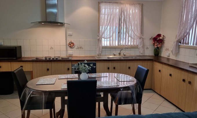 Broken Hill Casa | Kaloha House on Gaffney