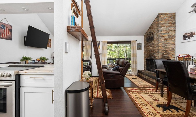 Shaver Lake Condominio | Kamp Kokanee-cute & cozy condo 5 mins from town & the lake!