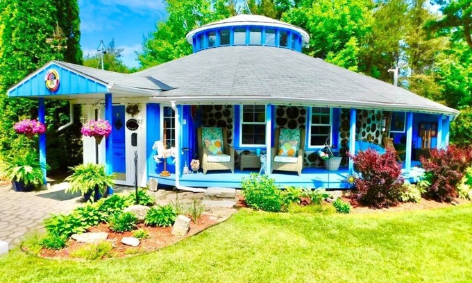North Grenville Casa | Kanien'kehá: ka Roundhouse & Lovers 'Retreat