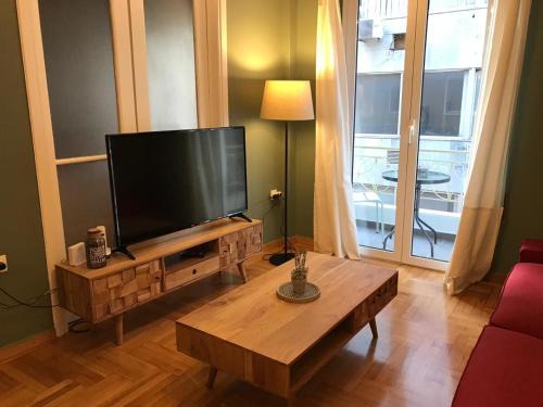 Exarhia Apartamento | Kanigos 3 BR VIEW Center of Athens