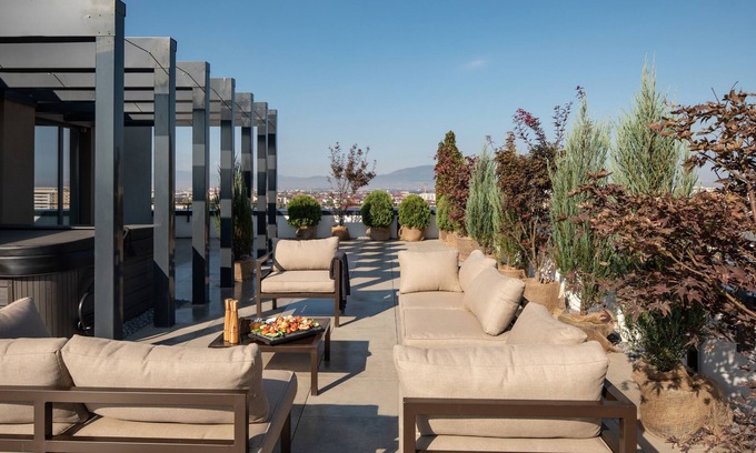 Tractorul Apartamento | Kanopian Penthouse Hotel