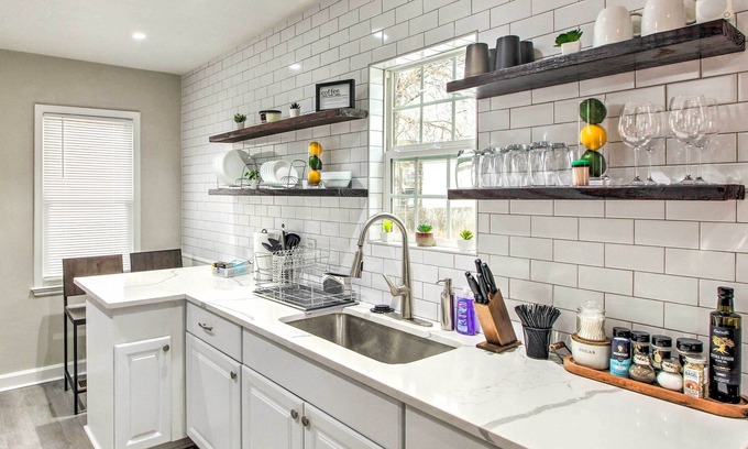 Northeast Kansas City Casa | Kansas City Getaway ~ 2 Mi to Downtown!