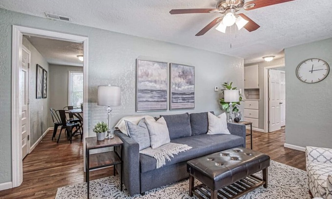 Raytown Casa | Kansas City Rim: 3bd/1ba house