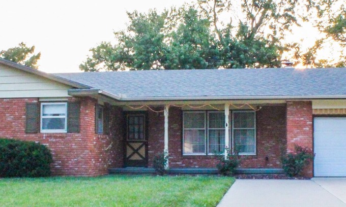 McPherson Casa | Kansas home away from home near Main Street McPherson, handicap accessible