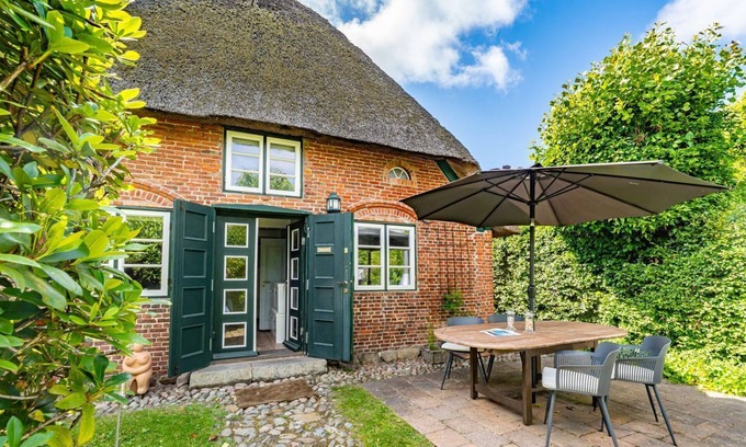 Westerland Casa | Kapitänshuis - Captain's house on Sylt with garden, terrace and comfortable