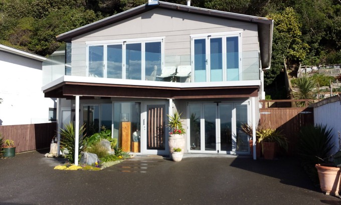 Pukerua Bay Cama Y Desayuno | Kapiti Waves Beach Retreat