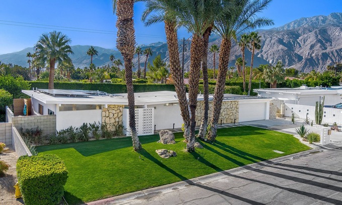Desert Park Estates Casa | Kaptur the Sun! MidMod Gem! 3 King Beds! Large Pool! FirePit! Mtn. Views!