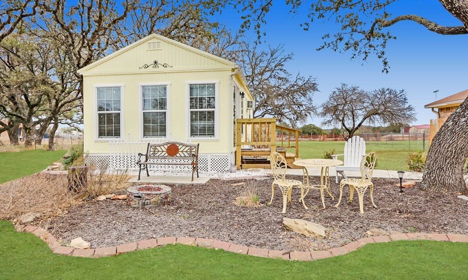 Johnson City Casa | Kara's Cottage - Cozy Johnson City Bungalow for 3!
