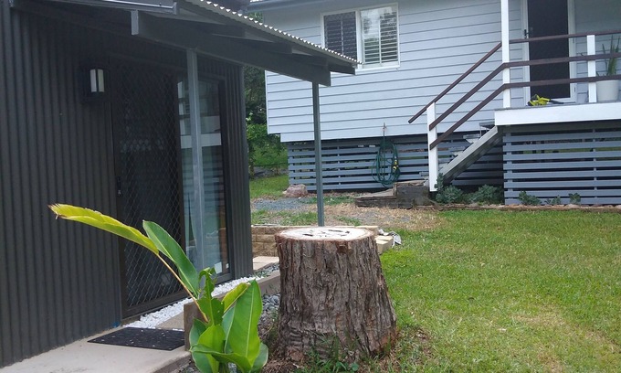 Brisbane Waterfront Casa | 'Kardinia' Holiday Home close to Dalpura Beach and boat ramp.