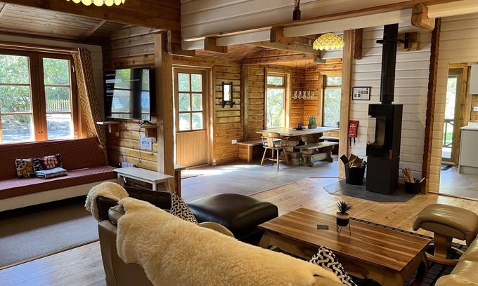 St Leonards Cabaña | Karelia - Luxury Finnish Log Cabin w/Hot-tub