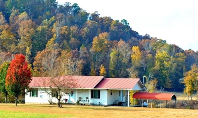 Pine Ridge Cabaña | Karen's Country Cottage en Kates Creek, LLC