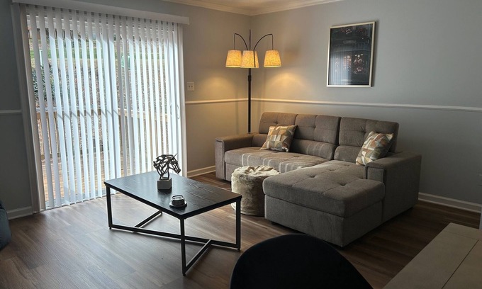 Northwest Raleigh Casa | Karen's Place- Centrally located near RDU, Downtown, North Hills and more!