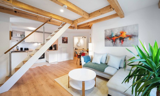 Aidlingen Apartamento | Karibu Nyumbani - Exceptional maisonette apartment with balcony and workspace