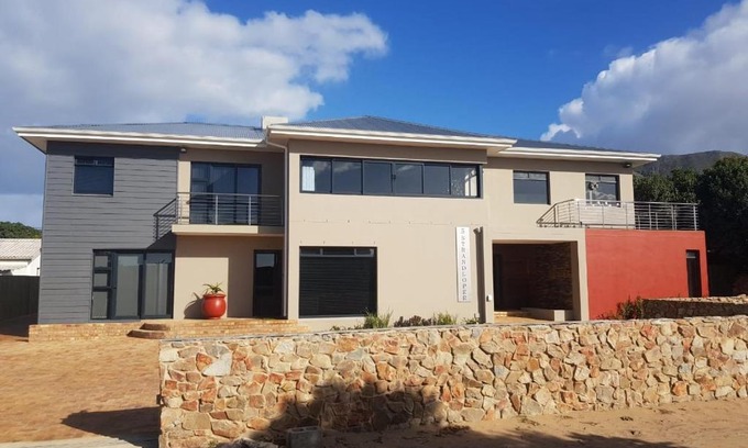 Hermanus Apartamento | Karibu Self-catering Accommodation