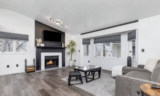 Fairview Apartamento | Karluk oasis. 2-bedroom 1 bath apartment in Anchorage
