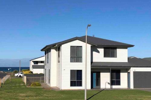 Middleton Casa | Karma Waters Beach House, 100m from beach