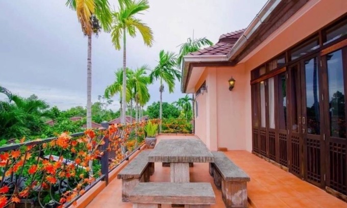 Na Chom Thian Cama Y Desayuno | Karnie Cheer Pool Villa & Resort Pattaya