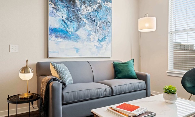 Northeast Dallas Apartamento | Kasa | Dallas | Exquisite 2BD/2BA Downtown Apartment