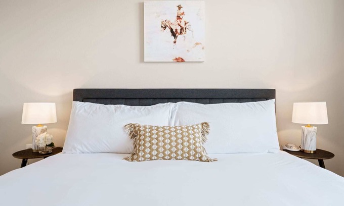 Northeast Dallas Apartamento | Kasa | Dallas | Upscale 2BD/2BA Downtown Apartment