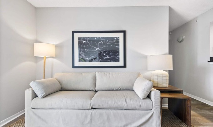 Delray Beach Apartamento | Kasa | Modern 2 BD + Pet Friendly | Delray Beach