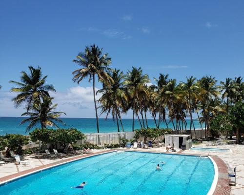Condado Apartamento | KASA Ocean Breeze BEACHFRONT CONDO POOL