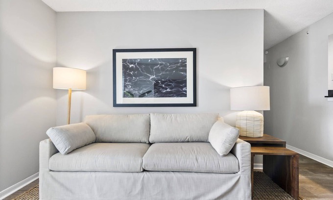 Delray Beach Apartamento | Kasa | Sunny 2 BD + Pool Access | Delray Beach