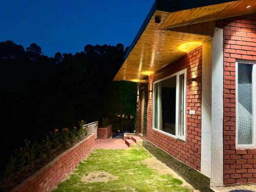 Dharampur Casa | Kasauli Pine Hill Cottages I Kasauli