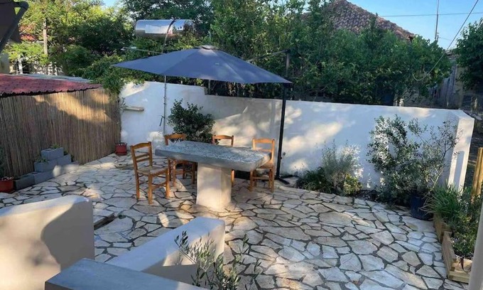 Katakolo Casa | Katakolo Stone-paved Family Heaven