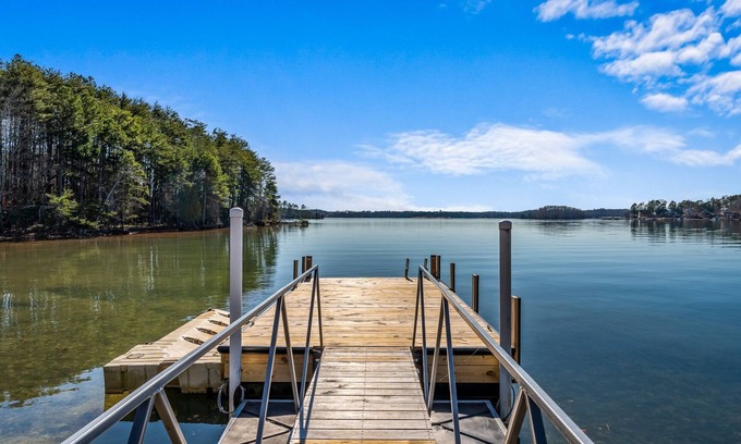 Seneca Casa | Kate's Kayak Cove on Lake Keowee!
